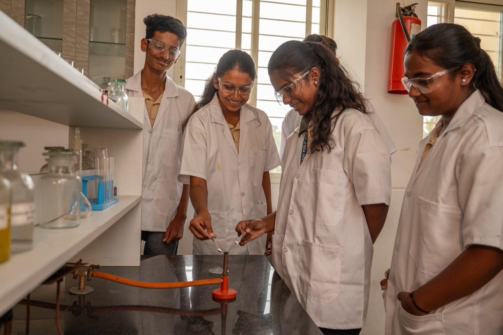 DAV students experimenting in the chemistry lab